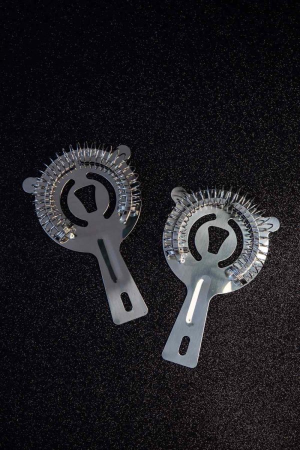 Peneira de prata elegante para coar café fresco - Utensílio de cozinha refinado para preparar a bebida perfeita. Compre online agora!