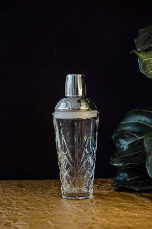 Organize e exiba os seus sapatos com requinte com o Sapateiro Shaker 'Cristal'. Mantenha a sua coleção de calçado sempre em ordem!