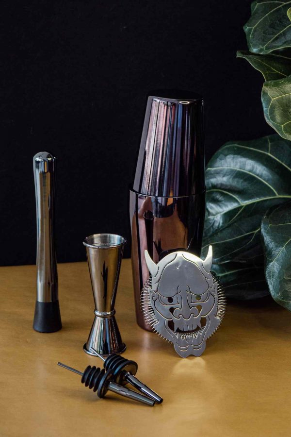 Conjunto elegante de barra preto brilhante para um look sofisticado. Ideal para decorar e organizar o seu espaço. Compre já!